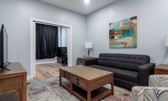 Old Town Hotel | 2 MTM Fully Furnished Rental in Old Town 2f&2r