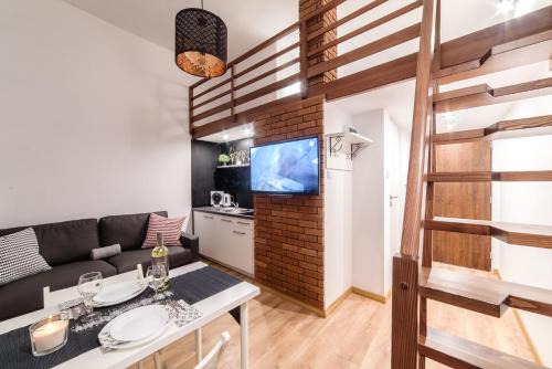 City Centre Apartment | 2 Nights Apartments - great location, right next to Main Rail and Bus Station, 10 min to Main Square by foot