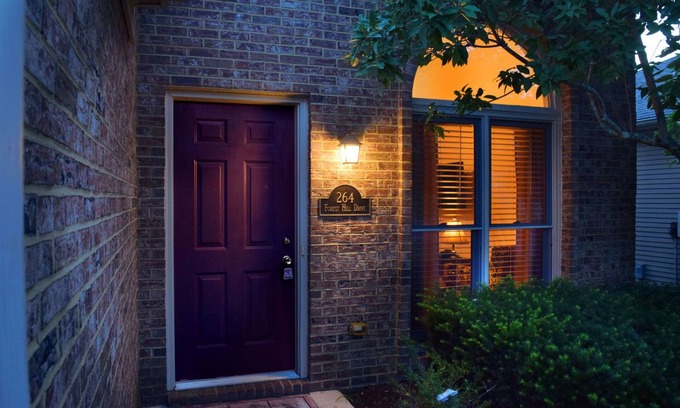 Lexington House | 2 or 3 Bedroom/Baths House in Andover Convenient to All of Lexington