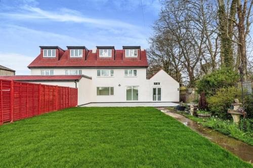 East Grinstead House | 2 Orchard Farm Cottages, Sleeps 10, Large Garden