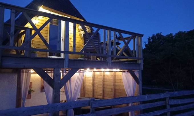 Moyaux Apartment | 2-person gîte with Spa, heated indoor pool, terrace and small garden