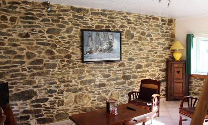 Plomodiern House | 2-person house with sea view 600 meters from the beach