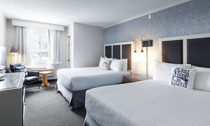 Steamboat Springs Hotel | 2 Pet-Friendly Retreats with Heated Pool, Near Steamboat Ski Resort - Parking