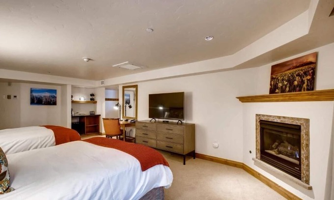 Vail Hotel | 2 Pet-Friendly Suites Steps from Slopes Fun & Cozy Gas Fireplaces - Parking!