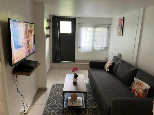 Epinay-sur-Seine Apartment | 2 pièces au calme proche Paris, entrée indépendante