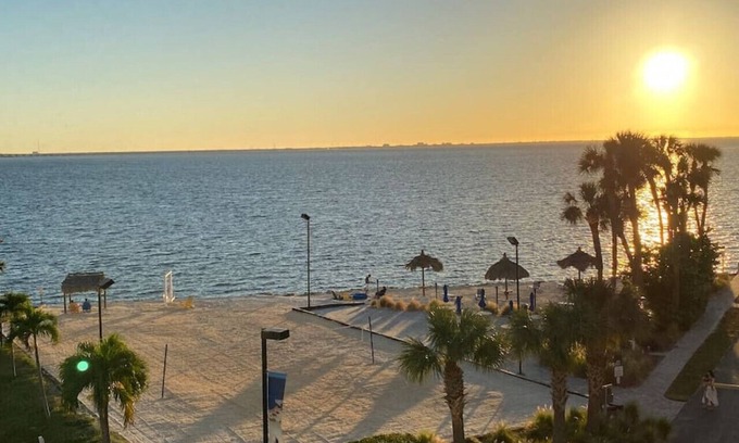Rocky Point Condo | 2 PM Checkin- Heated Pool and Private Balcony