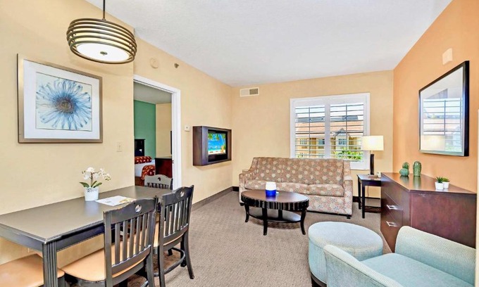 Florida Central Atlantic Coast Apartment | 2 Queen BR Condo Near Universal w Pool & Hot Tub