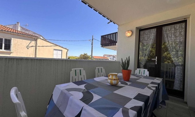 Boyardville Apartment | 2-Room Apartment with Balcony 700m from Beach