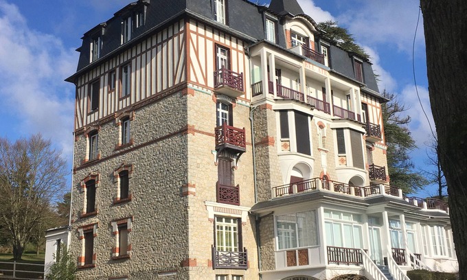 Bagnoles-de-l'Orne Apartment | 2 room apartment near shops and terms (served by shuttle)