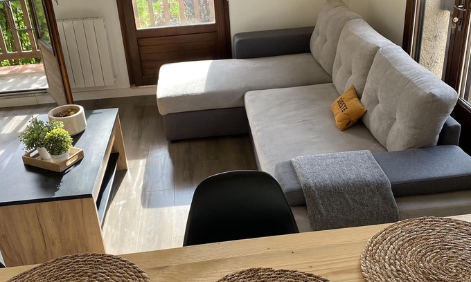 Cahors Apartment | 2 room apartment balcony parking near center