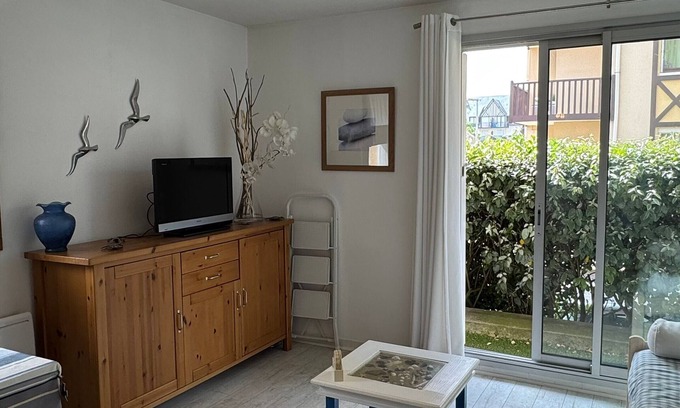 Cabourg Apartment | 2-room apartment near beach with parking in Cabourg