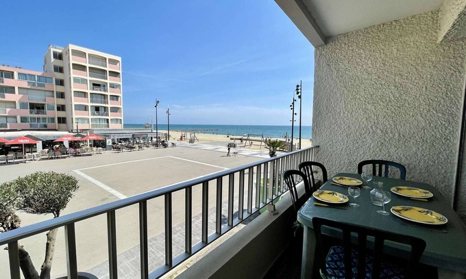 Saint-Nazaire Apartment | 2-room apt, sleeps 6, parking, near beach