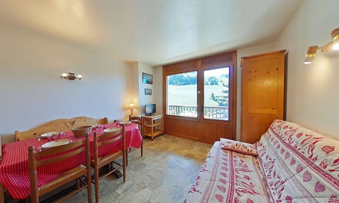 Le Chinaillon Apartment | 2-room apt with balcony in Chinaillon center, near slopes, parking and ski locker
