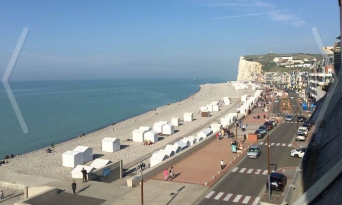 Mers-les-Bains Apartment | 2 rooms facing the sea
