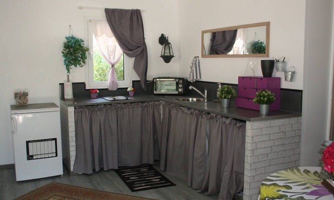 Saint-Jeannet Apartment | 2 rooms with patio - terrace in beautiful property