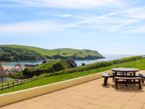 Hope-Cove House | 2 Sea Gardens