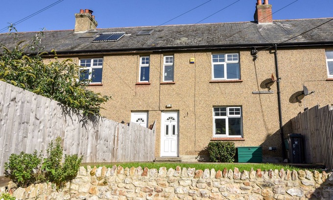 Axmouth House | 2 SOUTHCOMBE TERRACE, pet friendly, with a garden in Axmouth