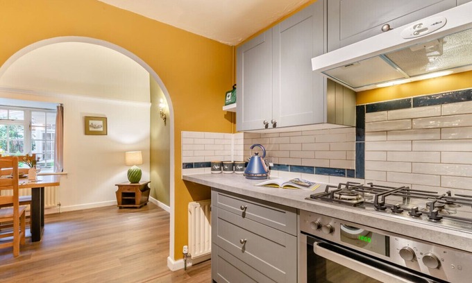 Royal Tunbridge Wells House | 2 Stable Mews - Two Bedroom House, Sleeps 4