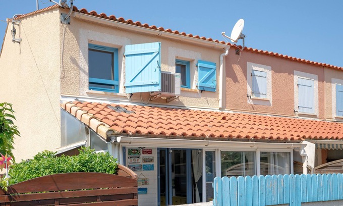 Frontignan Apartment | 2-Star Apartment "Chez Domi résidence front de mer" with Terraces & Wi-Fi