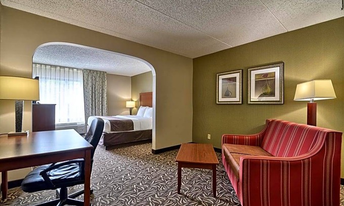 Cortland Hotel | 2-Star Hotel ∙ Clarion Inn & Suites - University Area
