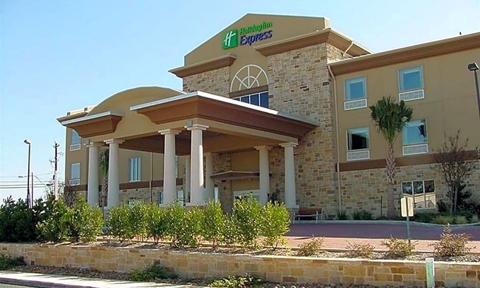 Fredericksburg Hotel | 2-Star Hotel ∙ Holiday Inn Express & Suites Fredericksburg