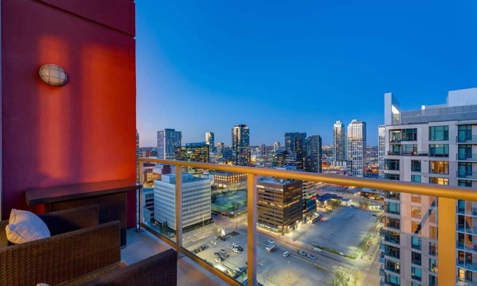 Beltline Apartment | 2 Storey Penthouse Panoramic Views,Parking,Stampede