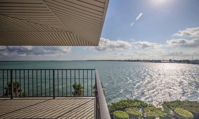 Marathon Condo | 2 story condo with panoramic bay views and balconies!