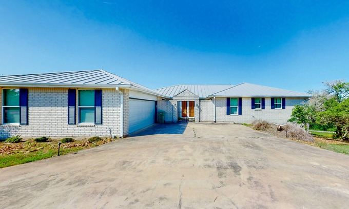Kerrville House | 2-story home with covered patio, balcony, fireplace, streaming, great views, W/D