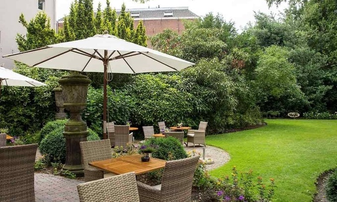 Leeuwarden Hotel | 2 Stylish Rooms Ideal for Cultural Experiences Near The Fries Museum