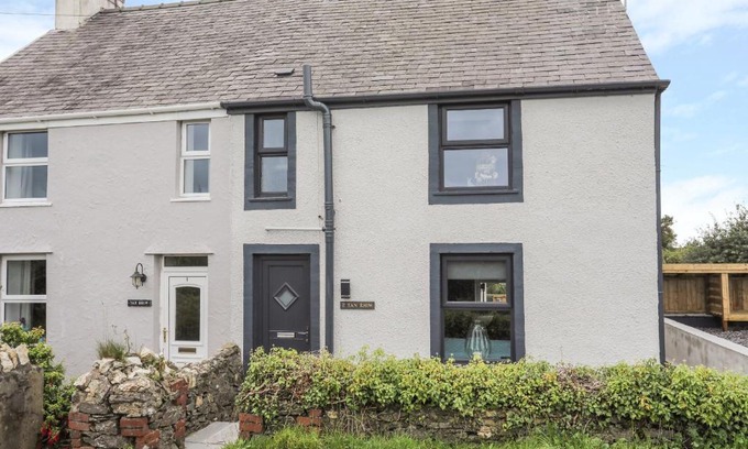 Llanfairpwllgwyngyll House | 2 Tan Rhiw