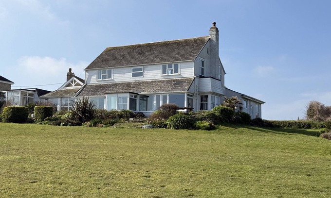 Lelant Apartment | 2 The Links - amazing views across the golf course and St Ives Bay