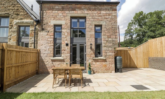 Cinderford Cottage | 2 THE OLD SCHOOL, family friendly, with a garden in Ruspidge