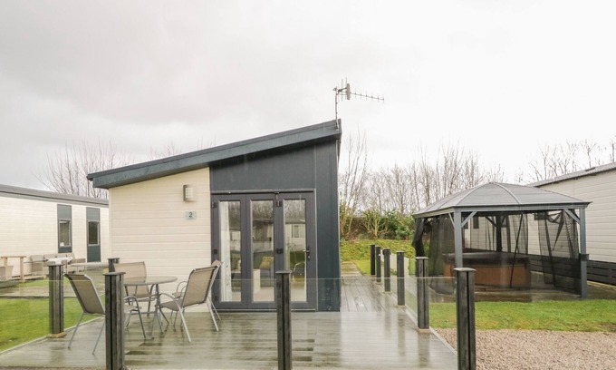 South Lakeland Leisure Village House | 2 THE YEALANDS, pet friendly, country holiday cottage in Carnforth