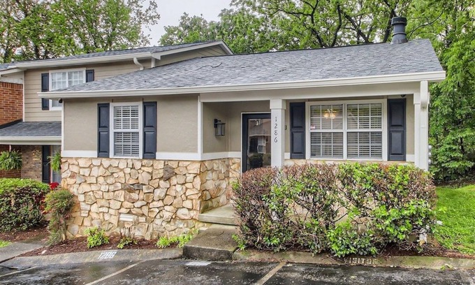 Nashville Condo | 2 Units - Sleeps 16 - Mins. to Downtown/Airport