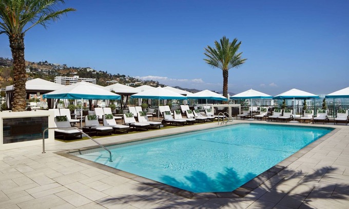 Norma Triangle House | 2 Vista Double Suites at The London West: Rooftop Pool, Pvt Balcony