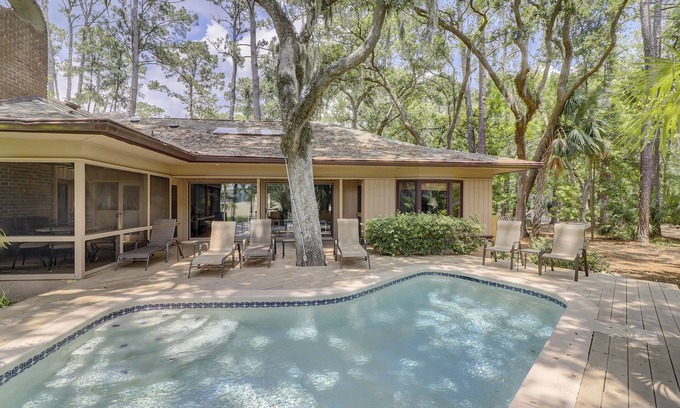 Sea Pines House | 2 Willow Oak - 3 Bedroom Home + Den, 2 Living Areas, Pool & Golf Course View