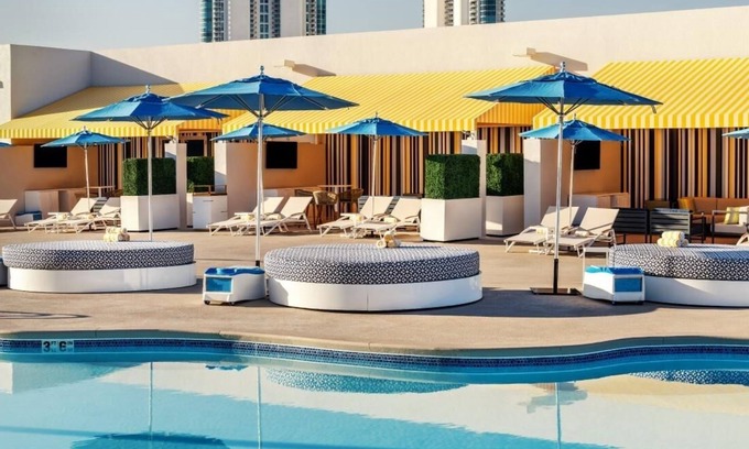 Gateway District Hotel | 2 x Elevate 2 Queens at The STRAT Hotel, Casino & Tower