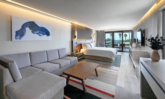 Village of La Jolla Hotel | 2 x Shores VIP Corner Penthouse Accommodation at La Jolla Cove Hotel