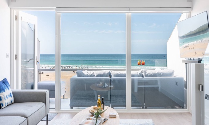 St Ives Apartment | 20 Barnaloft, sea and beach views galore!