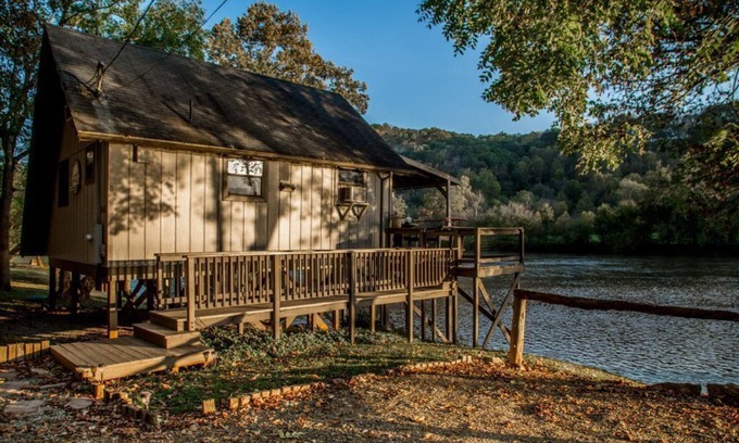Draper Cabin | 20 ft from New River! Amazing Sunset View - 1BS4 w/Loft - Shaman's Cure