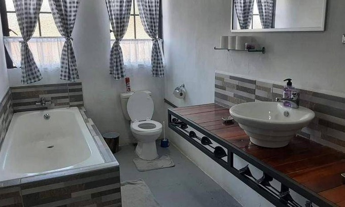 Vredefort House | 20 m² House ∙ 4 bedrooms ∙ 12 guests