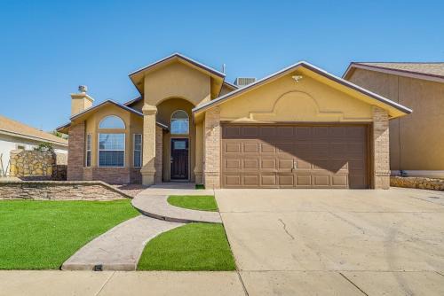 Biggs Field House | 20 Mi to Dtwn El Paso Pet-Friendly Retreat!