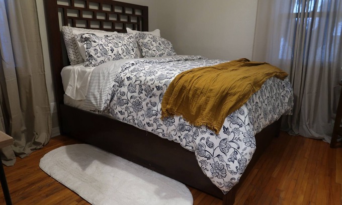 North Long Beach House | 20 min from Beach, Awesome back yard! Cozy Family Home Centrally Located in LA .