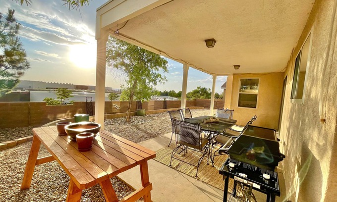 Nor Este House | *20% NEW LISTING DISCOUNT* Sunset View Villa - Sleeps 11