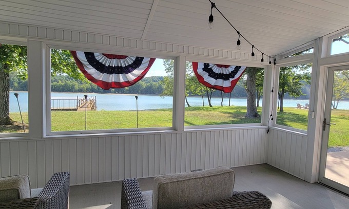 Dandridge Apartment | 20% OFF Lakefront Tiny Home Dock, Hot Tub, Firepit