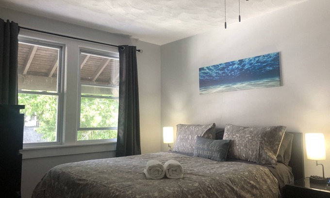 Norfolk Apartment | *20% OFF Newly Remodeled #3* 5min walk to the Beach, Amazing Virginia Pro Host.