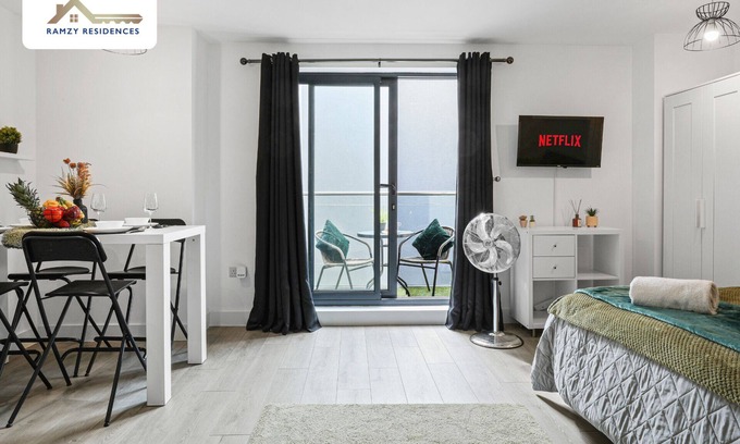 Hemel Hempstead Apartment | 20%OFF Spacious Studio Flat in Hemel Hempstead with Parking