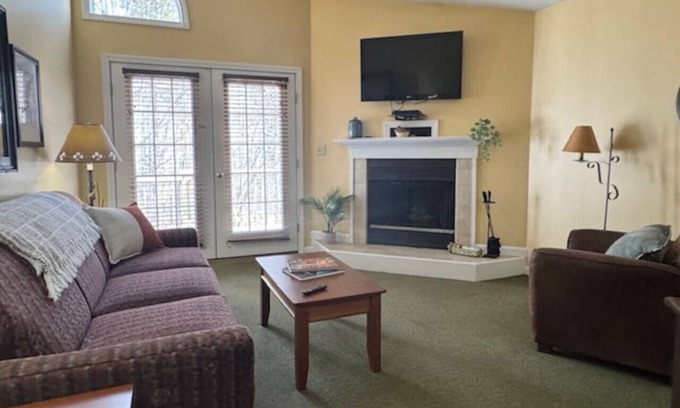 Francestown House | 20% Sale April/May NH Condo Unit 4F