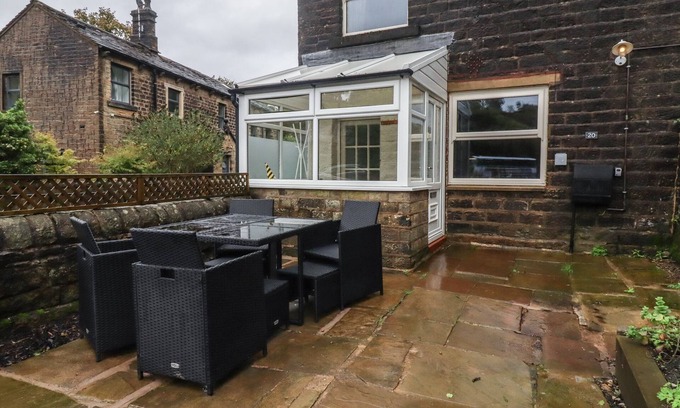 Dobcross Cottage | 20 Wool Road