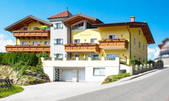 Sankt Johann im Pongau Apartment | 200 m² Apartment ∙ 6 bedrooms ∙ 12 guests